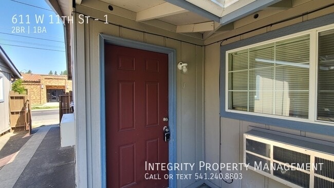 property at 611 W 11th St