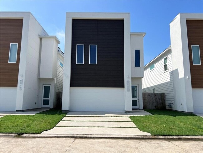 2223 Padron Pl