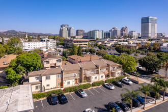 341 W Glenoaks Blvd in Glendale, CA - Building Photo - Building Photo