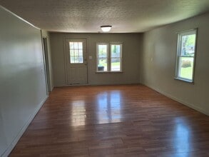 401 Smith St in Radcliff, KY - Building Photo - Building Photo