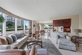 4801 Bonita Bay Blvd in Bonita Springs, FL - Foto de edificio - Building Photo