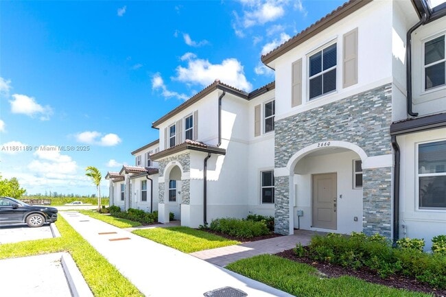 2660 SE 28th St in Homestead, FL - Building Photo - Building Photo