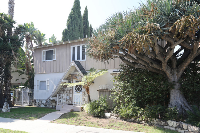 1833 Corinth Ave in Los Angeles, CA - Building Photo - Building Photo