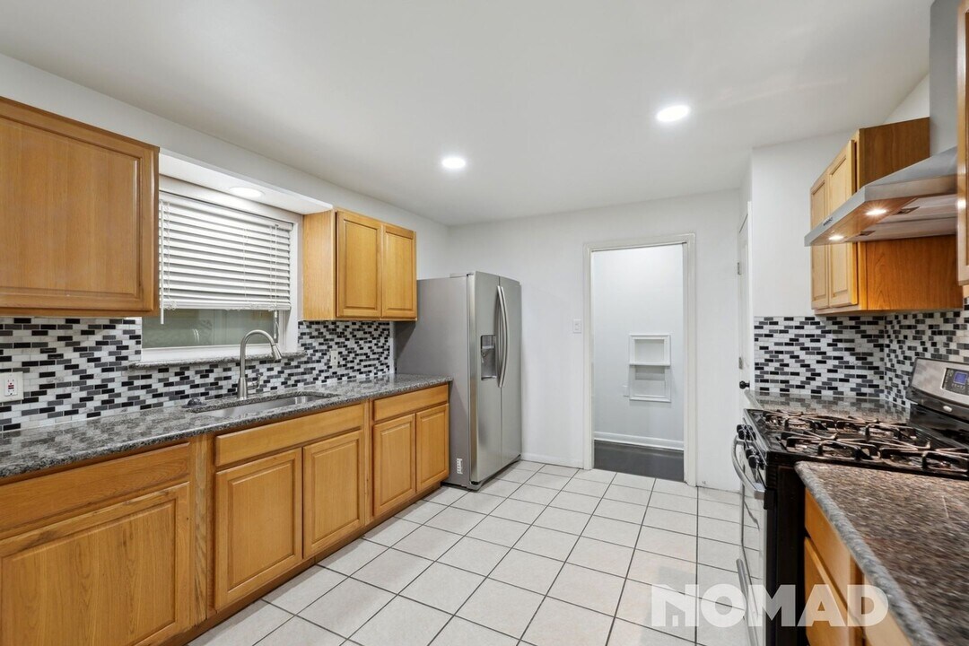 315 W Orange St in Duncanville, TX - Building Photo