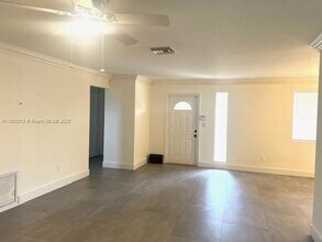 8831 NW 10th St in Pembroke Pines, FL - Building Photo - Building Photo