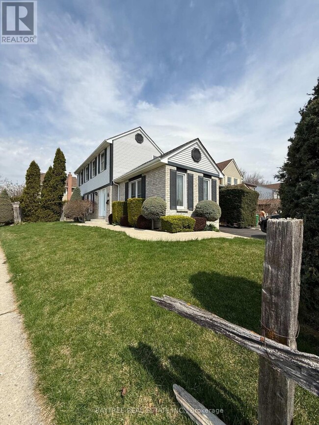 2 Junewood Crescent in Brampton, ON - Building Photo - Building Photo