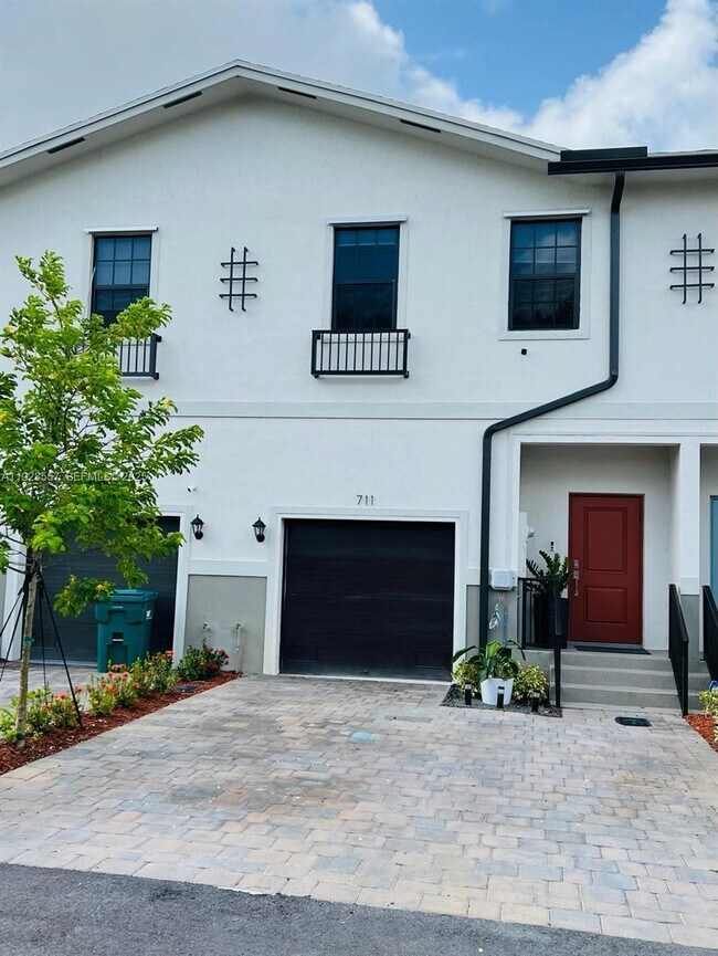 711 SW 11th St in Florida City, FL - Building Photo - Building Photo