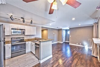 4050 Pacific Harbors Dr in Las Vegas, NV - Foto de edificio - Building Photo