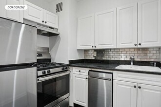 401 W 56th St in New York, NY - Building Photo - Building Photo