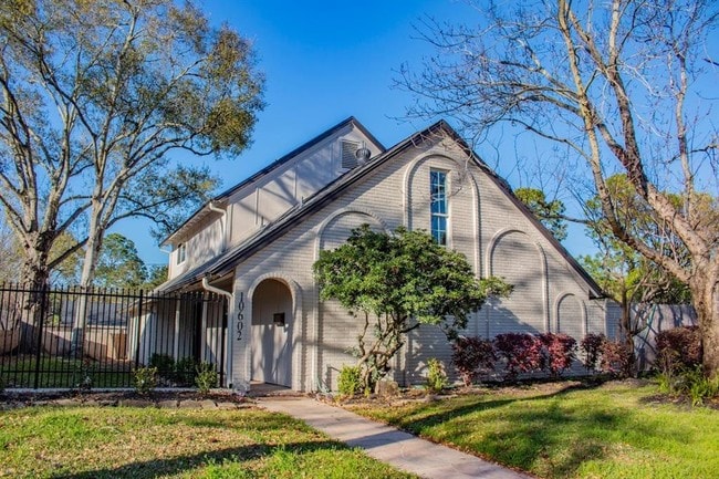 property at 10602 Riverview Dr