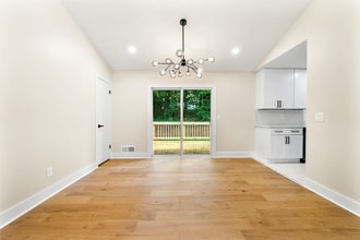 4043 Chedworth Way in Stone Mountain, GA - Building Photo - Building Photo
