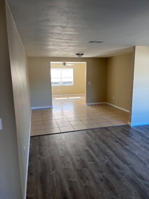 7504 Greybirch Terrace in Port Richey, FL - Foto de edificio - Building Photo