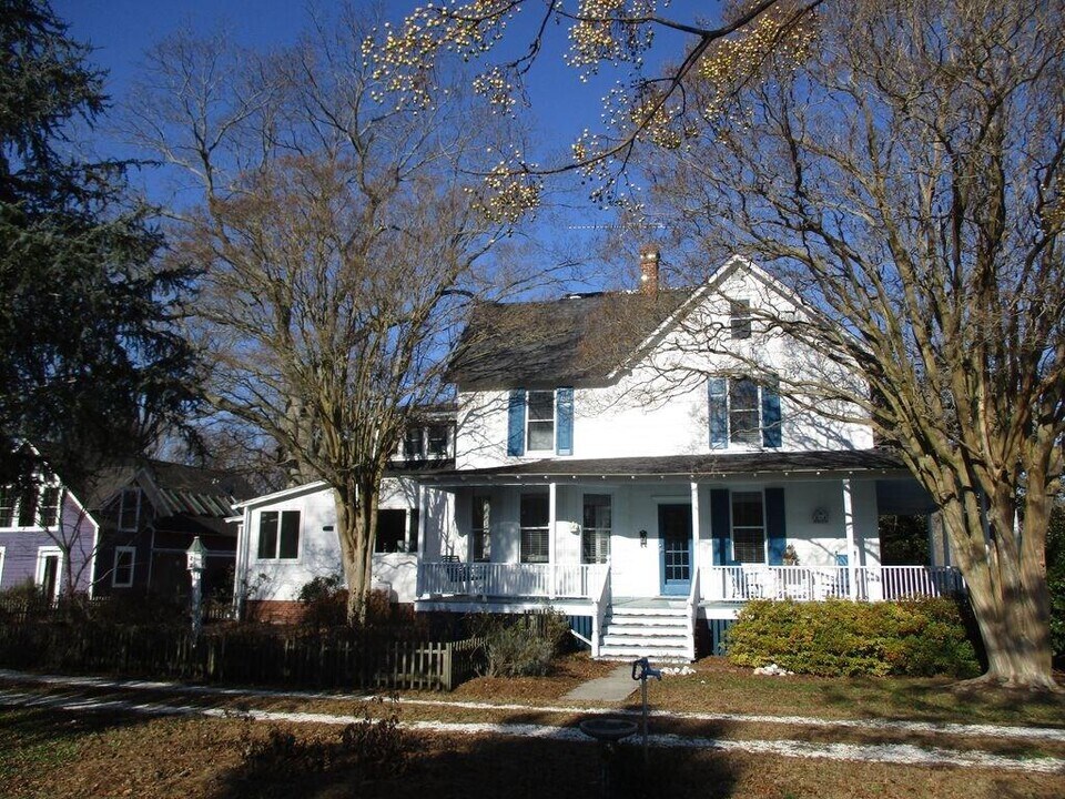 14262 Shore Dr in Harborton, VA - Building Photo