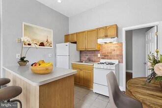 2125 Spring Garden St in Philadelphia, PA - Building Photo - Building Photo