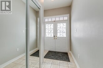 518 Coach Dr in Mississauga, ON - Building Photo - Building Photo