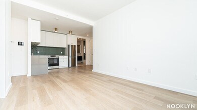 527 Grand Ave, Unit 901 in Brooklyn, NY - Building Photo - Building Photo