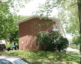 University Row Apartments in Omaha, NE - Building Photo