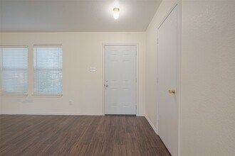 19839 Rustic Lake Ln in Cypress, TX - Foto de edificio - Building Photo