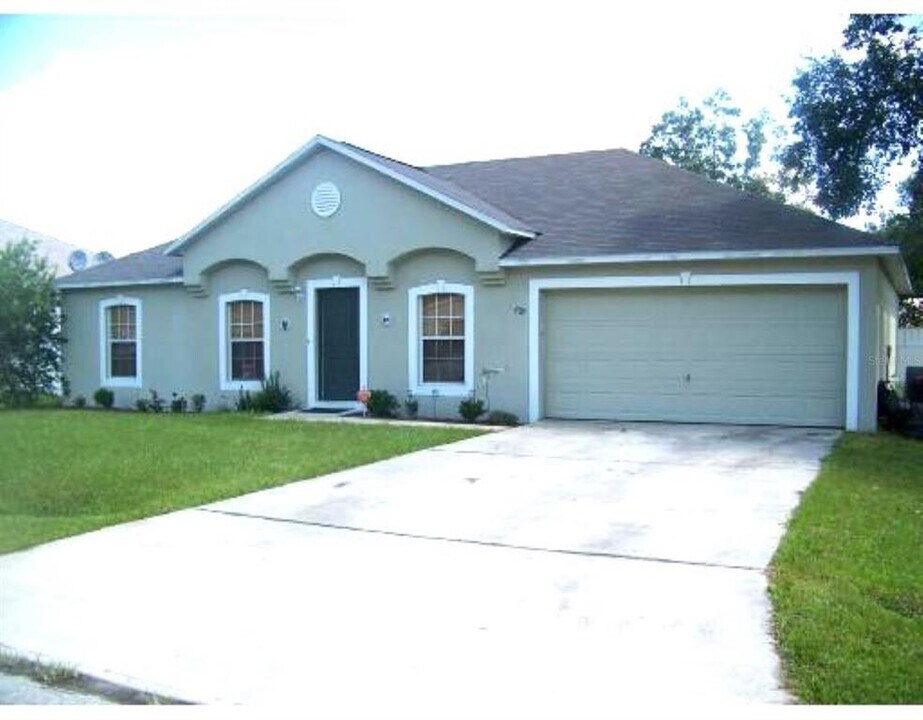 405 Francisco Way in Kissimmee, FL - Building Photo