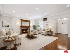 110 Flores St in Los Angeles, CA - Building Photo