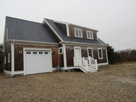 372 Phillips Rd in Bourne, MA - Building Photo