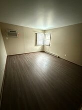 Willow Glen Apartments in Muskego, WI - Foto de edificio - Building Photo