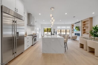 27 Feldman Ct in Paramus, NJ - Building Photo - Building Photo