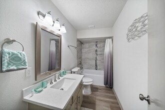 4126 San Jacinto Dr in Galveston, TX - Building Photo - Building Photo