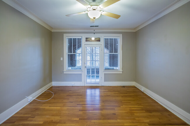 Brinkleys Apartments in Memphis, TN - Building Photo - Interior Photo