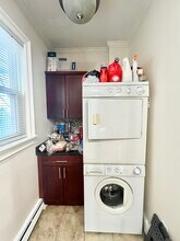 5 Iroquois St, Unit 1 in Boston, MA - Foto de edificio - Building Photo