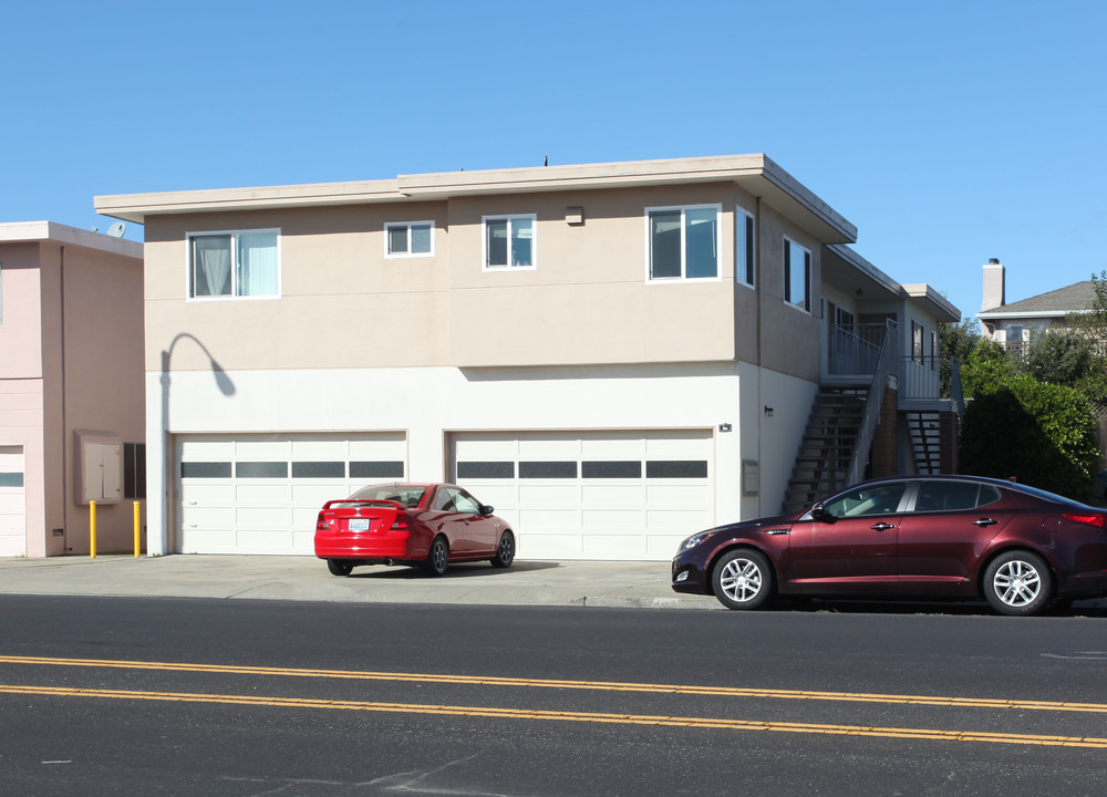 66 Arroyo Dr in South San Francisco, CA - Building Photo