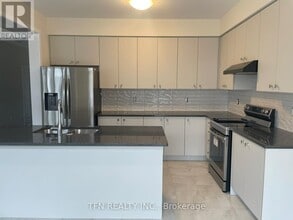 22 Downriver Dr in Welland, ON - Building Photo - Building Photo