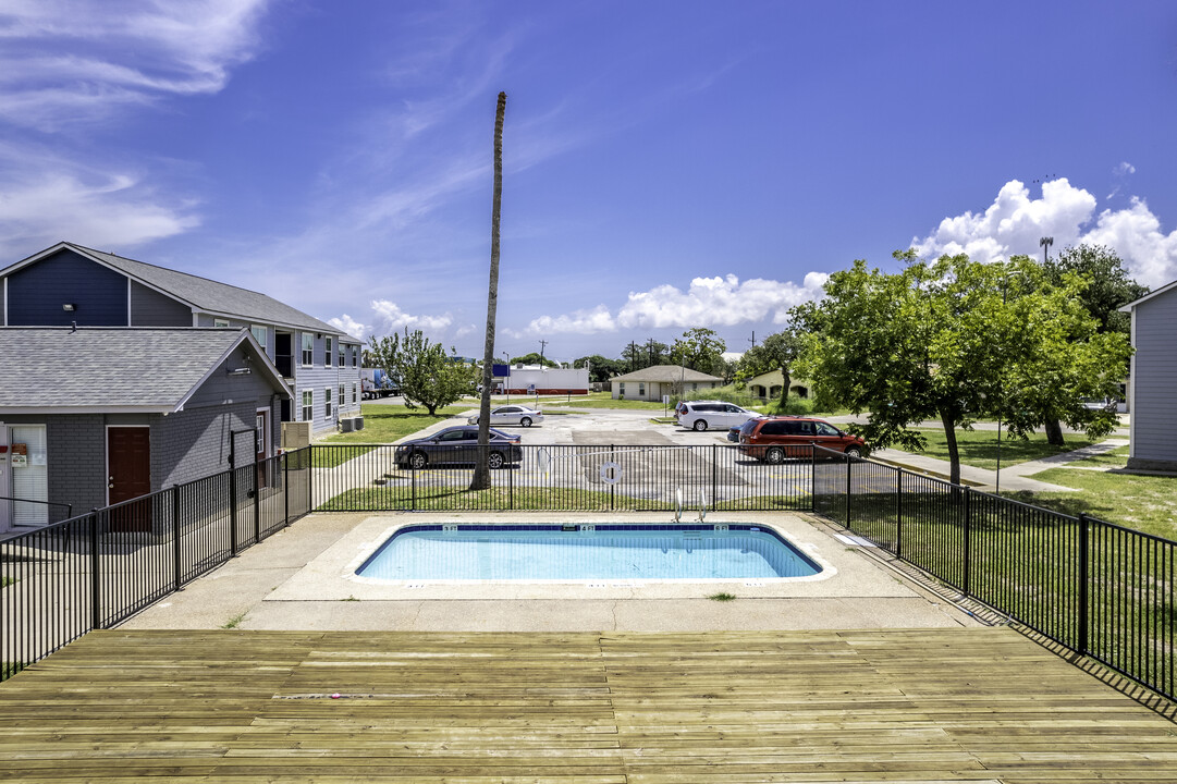 St. Laurent Apartments in Aransas Pass, TX - Foto de edificio