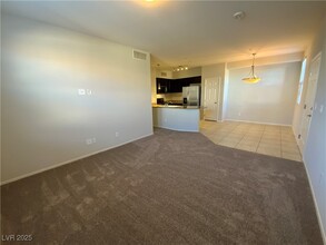 50 Aura de Blanco St in Henderson, NV - Building Photo - Building Photo