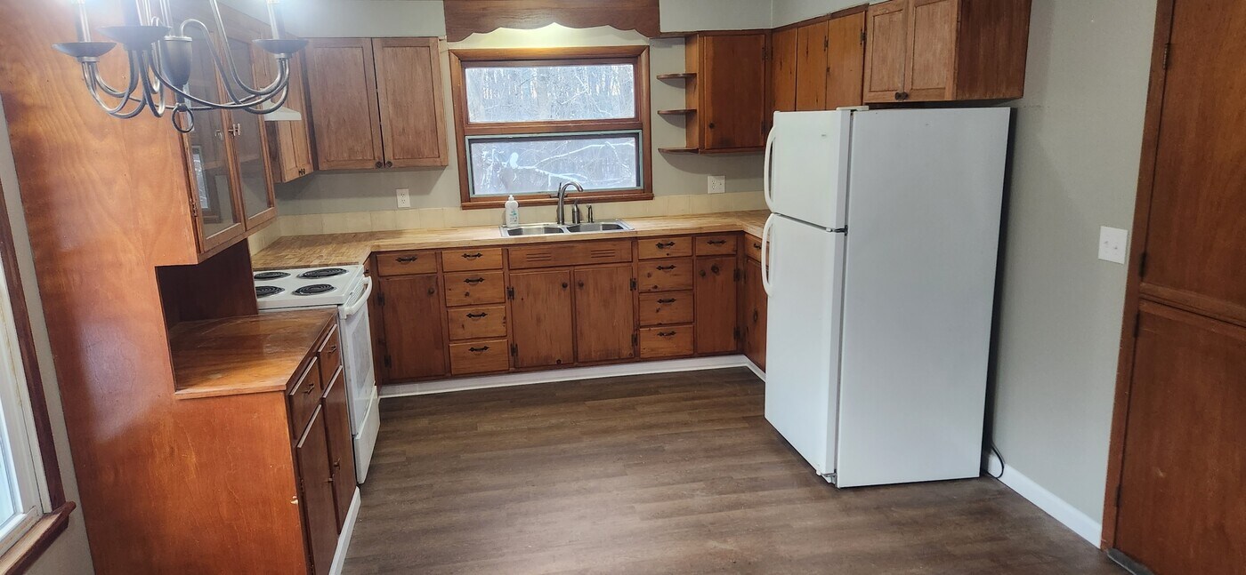 112 Stock Rd in Hannibal, NY - Building Photo