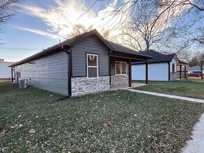 611 Yuma St in Manhattan, KS - Building Photo - Building Photo