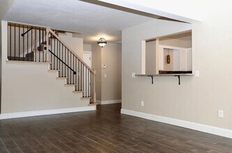 5805 Hefner Village Ct in Oklahoma City, OK - Foto de edificio - Building Photo