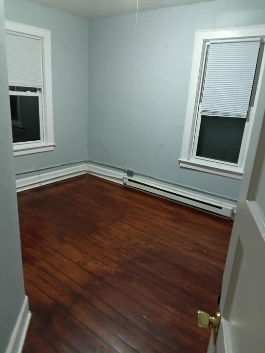 54 Crown St in Waterbury, CT - Building Photo