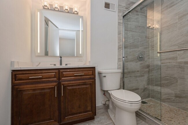 6700 S South Shore Dr in Chicago, IL - Building Photo - Building Photo