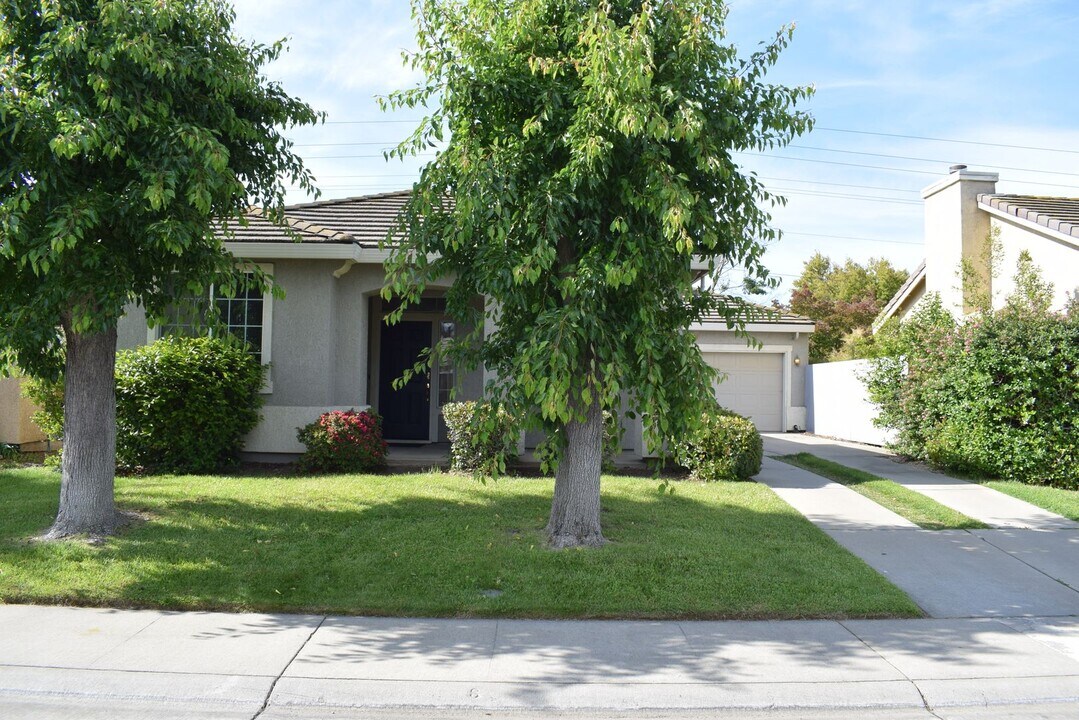 9298 Marlemont Cir in Elk Grove, CA - Building Photo