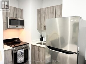 4701 River Rd in Niagara Falls, ON - Foto de edificio - Building Photo