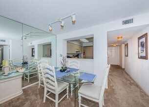 6001 Bahia Del Mar Cir N in St. Petersburg, FL - Building Photo - Building Photo