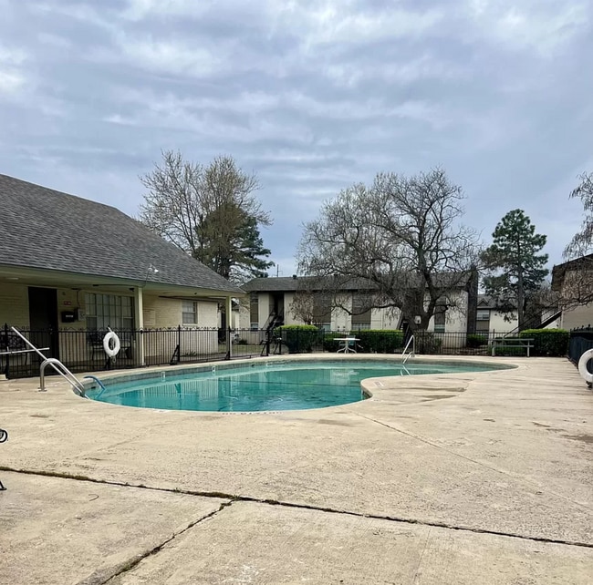 property at 1815 E Lindsey St