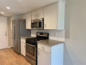 7911 Parliament Pl in Austin, TX - Building Photo - Building Photo