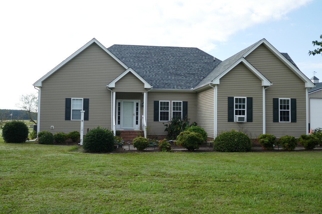 121 Scotland Rd in Camden, NC - Building Photo