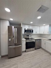 9353 Fontainebleau Blvd in Miami, FL - Building Photo - Building Photo