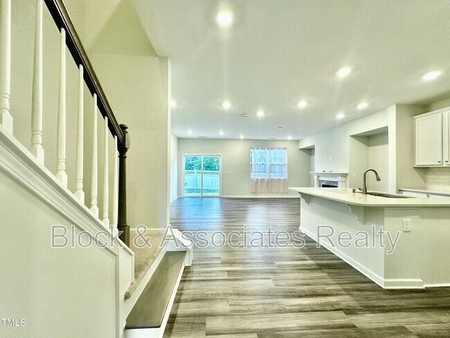 107 Hunston Dr. in Holly Springs, NC - Building Photo - Building Photo