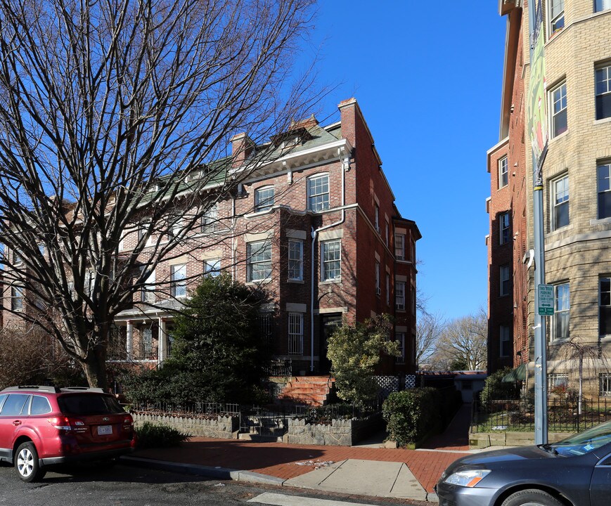 3210 17th St NW in Washington, DC - Building Photo