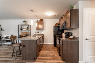 Wyndham Pointe in York, PA - Building Photo