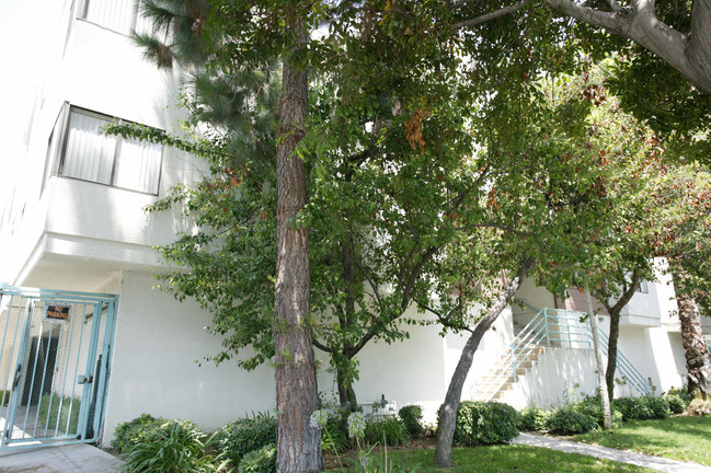719 Orange Grove Ave in Glendale, CA - Foto de edificio - Building Photo